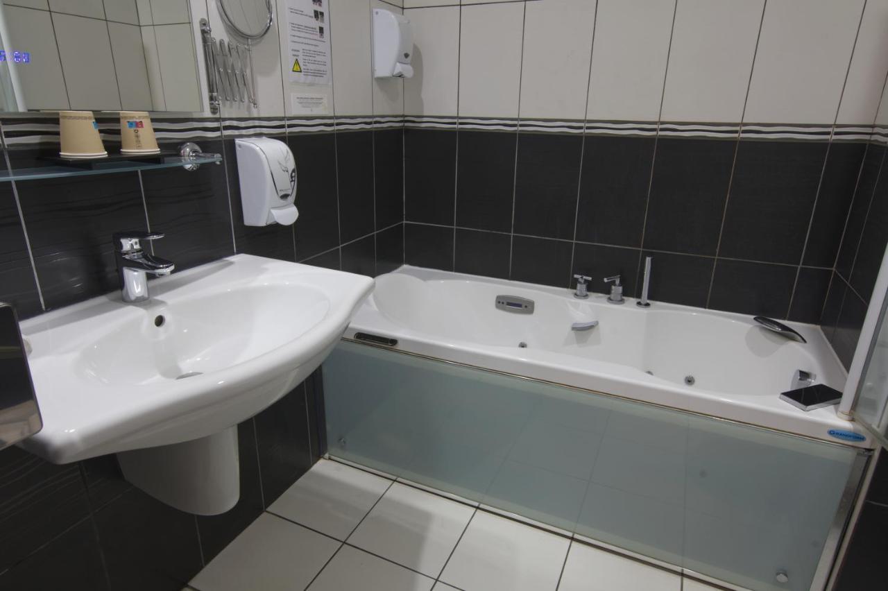 Logis Hotel Centrotel Et Spa Bulles D'Allier มองต์มาเราท์ ภายนอก รูปภาพ