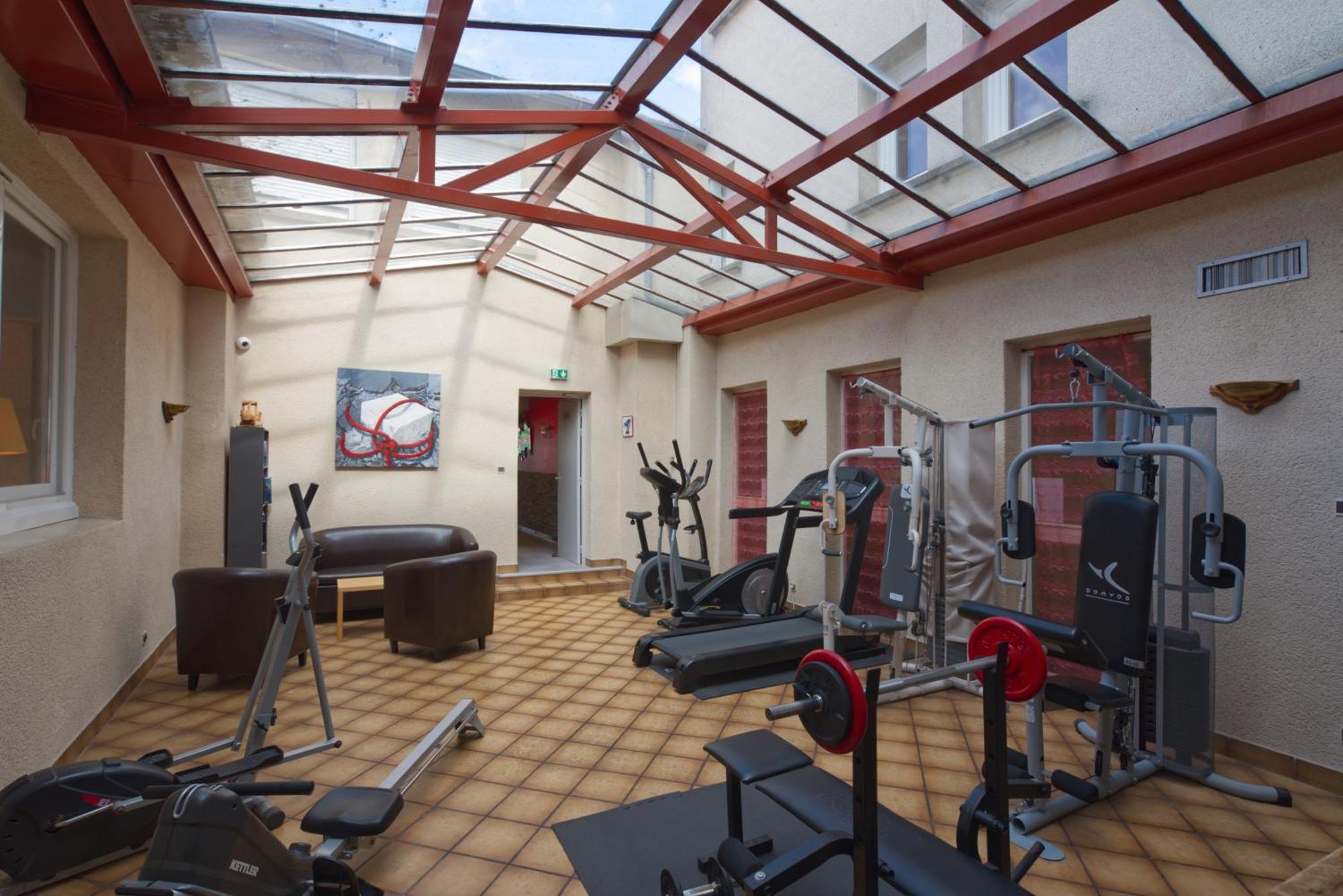 Logis Hotel Centrotel Et Spa Bulles D'Allier มองต์มาเราท์ ภายนอก รูปภาพ