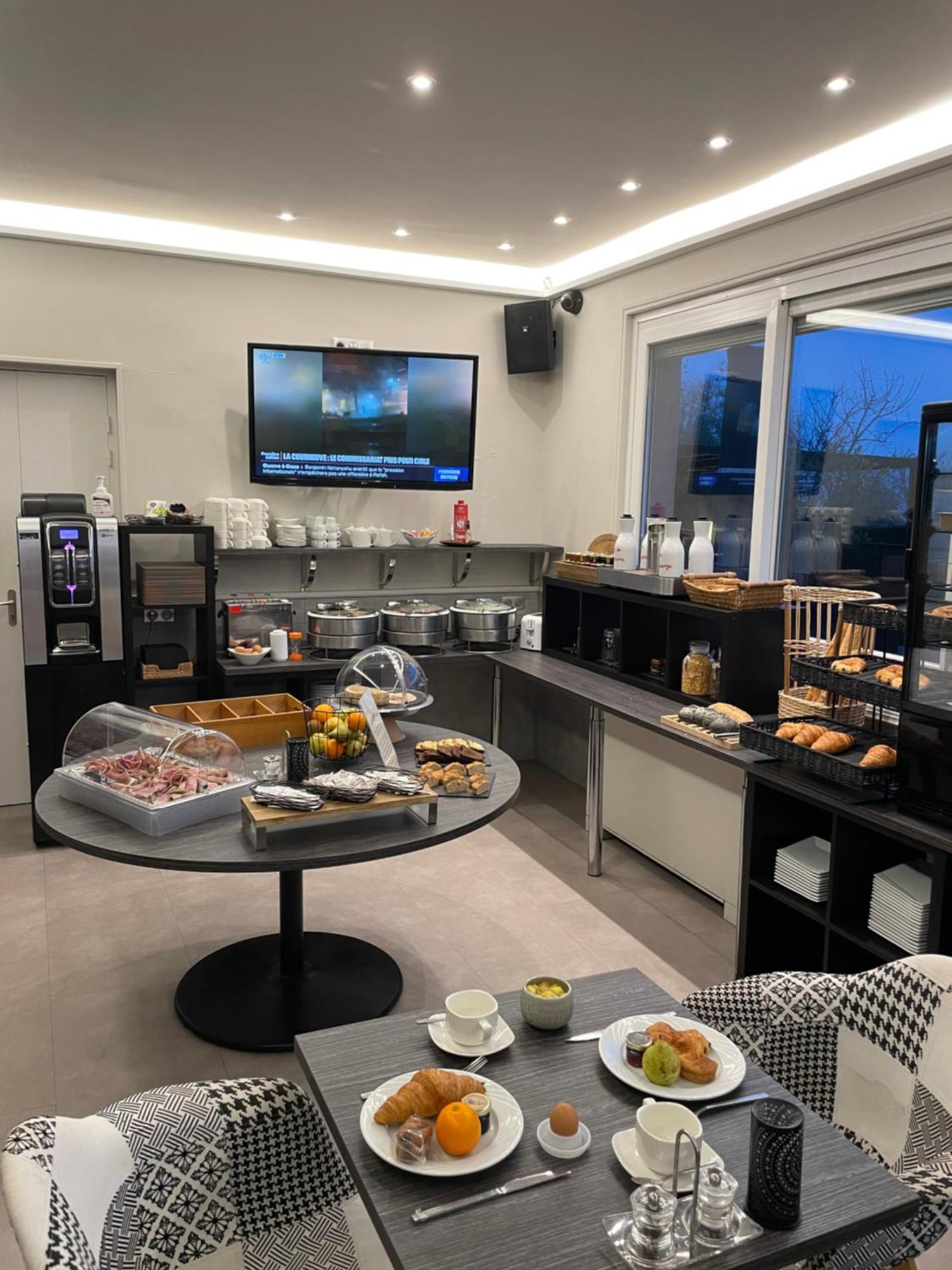 Logis Hotel Centrotel Et Spa Bulles D'Allier มองต์มาเราท์ ภายนอก รูปภาพ