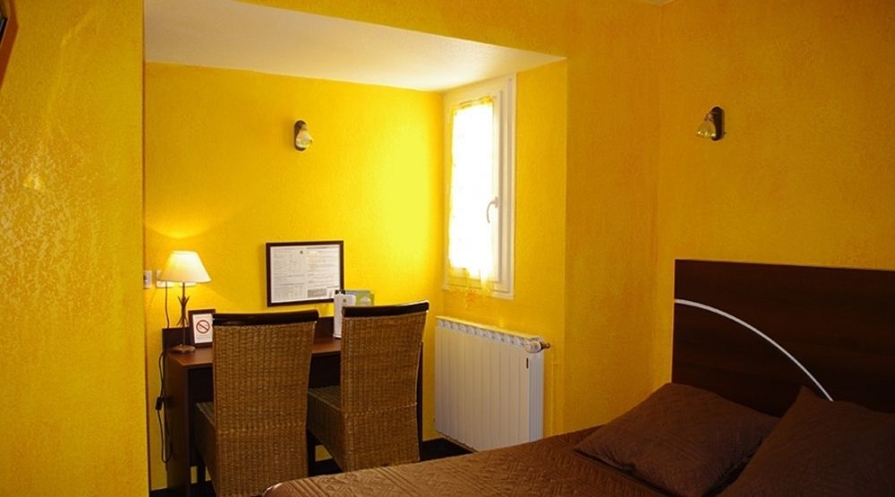 Logis Hotel Centrotel Et Spa Bulles D'Allier มองต์มาเราท์ ภายนอก รูปภาพ