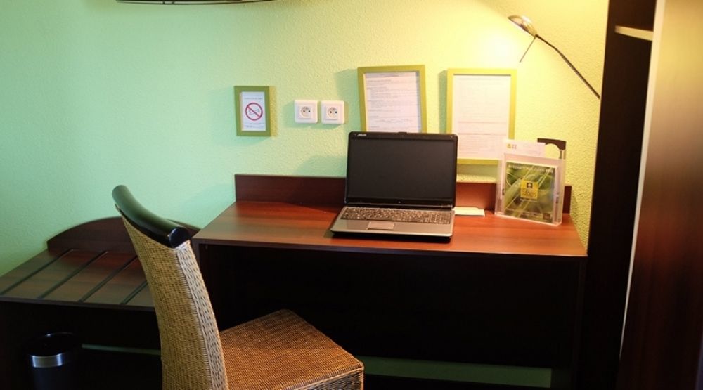 Logis Hotel Centrotel Et Spa Bulles D'Allier มองต์มาเราท์ ภายนอก รูปภาพ